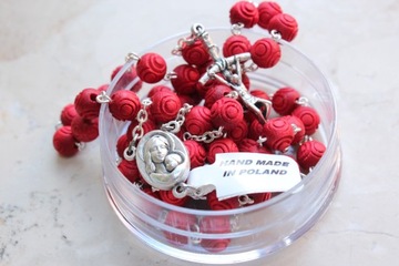 Розарий Святой Риты, вырезанный розовым маслом.