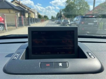 Peugeot 5008 I Minivan 1.6 HDi FAP 110KM 2011 Peugeot 5008 AUTOMAT NAWIGACJA KLIMATYZACJA PARKTRONIC TEMPOMAT PANORAMA D, zdjęcie 16