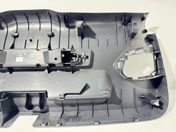 AUDI Q3 TAPICERLA BOCZEK TYLNEJ KLAPY BAGAŻNIKA