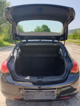 Opel Astra J Hatchback 5d 1.4 Twinport ECOTEC 100KM 2010 Opel Astra Opel Astra 2010 1.4 benzyna 1.4 Benzyna 101KM, zdjęcie 4