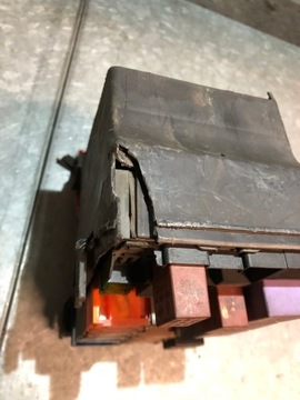 RENAULT LAGUNA II FACELIFT SKŘÍŇKA POJISTEK