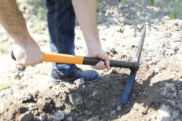 КИРКА ДЛЯ САДА FISKARS 1 ШТ.