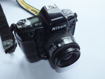 Nikon F90X + Nikon AF Nikkor 35–70 мм 1:3,3–4,5