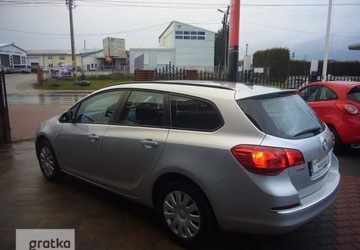 Opel Astra J Sports Tourer Facelifting 1.6 CDTI ecoFLEX 110KM 2015 Opel Astra Opel Astra J ASTRA 1.6 Diesel 110KM, zdjęcie 9