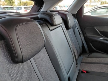 Peugeot 3008 II Crossover 1.2 PureTech 130KM 2019 Peugeot 3008 Full LED Navi Kamera Klimatronik Sensor 1.2 Benzyna 130KM, zdjęcie 18