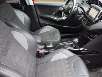 Peugeot 2008 I SUV Facelifting 1.2 PureTech 110KM 2018 Peugeot 2008 1.2 PureTech, Salon Polska, zdjęcie 8