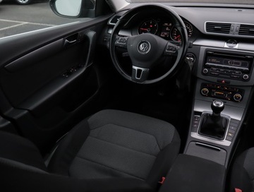 Volkswagen Passat B7 Variant 1.6 TDI CR DPF BlueMotion 105KM 2011 VW Passat 1.6 TDI, Klima, Klimatronic, Tempomat, zdjęcie 6