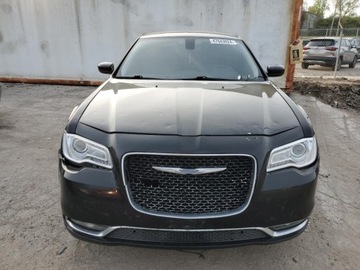 Chrysler 300C II 2017 Chrysler 300 Limited 2017 3.6l 3.6 Benzyna 292KM, zdjęcie 5