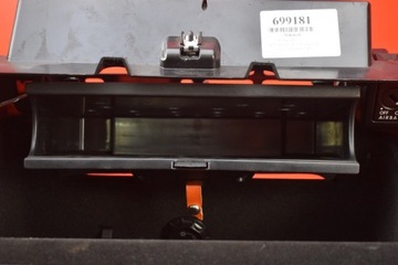 ПЕРЧАТКА ПАССАЖИРСКАЯ VW PASSAT B6 06R