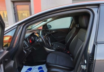 Opel Astra J Sedan 1.4 Twinport ECOTEC 100KM 2014 Opel Astra Opel Astra 1.4 Active 1.4 Benzyna 100KM, zdjęcie 4