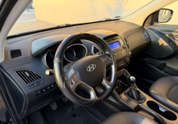 Hyundai ix35 SUV Facelifting 1.6 GDI 135KM 2015 Hyundai ix35 salon PL bezwypadkowy oryginalny niski przebieg od emeryta, zdjęcie 13