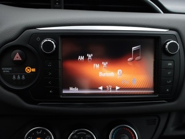 Toyota Yaris III Hatchback 5d Facelifting 1.33 Dual VVT-i 99KM 2015 Toyota Yaris 1.33 Dual VVT-i, Salon Polska, zdjęcie 11