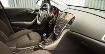 Opel Astra J Sports Tourer 1.6 Turbo ECOTEC 180KM 2011 Opel Astra 1,6TurboBenzyna NAVI Ksenon Alu 17 Niski Udokumentowany Przebieg, zdjęcie 20