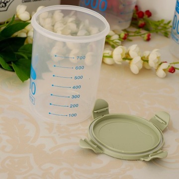 4 . Пластиковая коробка для макаронных изделий, сладостей