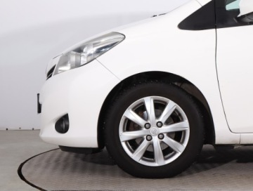 Toyota Yaris III Hatchback 5d 1.33 Dual VVT-i 99KM 2013 Toyota Yaris 1.33 Dual VVT-i, Klima, Parktronic, zdjęcie 13