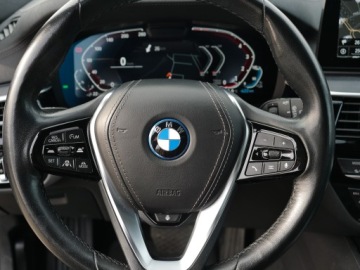 BMW Seria 5 G30-G31 Touring Plug-In 2.0 530e 292KM 2022 BMW 530e 292ps Luxury HUD Lasery 360° ACC 4xKlima Skóra HiFi Blis Keyles 18, zdjęcie 11