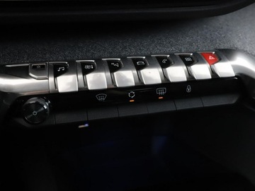 Peugeot 3008 II Crossover 1.2 PureTech 130KM 2018 Peugeot 3008 navi virtual cocpik półskóra, zdjęcie 26