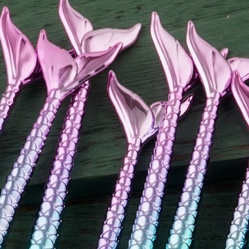 ZESTAW PROFESJONALNYCH PĘDZLI DO MAKIJAŻU SYRENKA UNICORN 11 SZT.