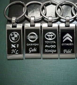 PEUGEOT RENAULT CITROEN VOLVO DACIA KIA TOYOTA BMW MERCEDES БРЕЛОК + гравировка