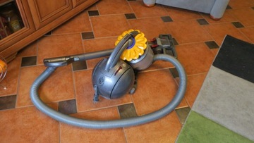 Пылесос без мешка Dyson DC33C