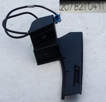 HNÍZDO PORT USB DESKY MERCEDES C W204 2078210411