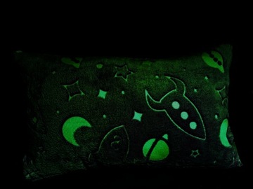 ПОДУШКА СВЕТЯЩАЯСЯ В ТЕМНОТЕ ПЛЮС КОСМОС