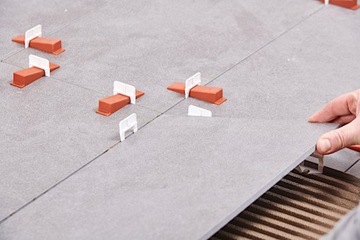 НАБОР RAIMONDI HD ДЛЯ ВЫРАВНИВАНИЯ ПЛИТКИ + ЗАЖИМ