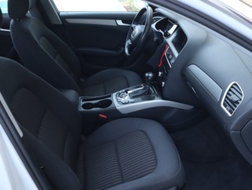 Audi A4 B8 Avant Facelifting 2.0 TDI 143KM 2013 Audi A4 2.0 TDI, Automat, Navi, Xenon, Bi-Xenon, zdjęcie 8
