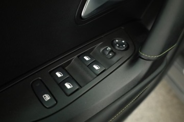 Peugeot 2008 II SUV Facelifting 1.2 PureTech 130KM 2024 Peugeot 2008 1.2 PureTech, Salon Polska, zdjęcie 19