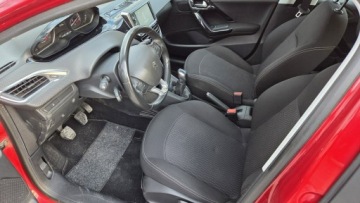 Peugeot 208 I Hatchback 5d Facelifting 1.2 PureTech 82KM 2017 Peugeot 208 1.2 82KM Kamera SERWIS Allure, zdjęcie 12