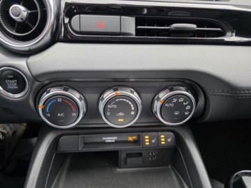 Fiat 124 Spider 1.4 MultiAir II 140KM 2016 FIAT 124 Spider Lusso* 1.4l benzyna Turbo 140KM 19,272km Dokumentacja, zdjęcie 15