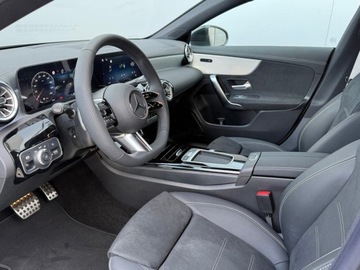 Mercedes CLA C118/X118 Coupe Facelifting 1.3 200 163KM 2025 MERCEDES-BENZ CLA 200 AMG Line Sedan 1.3 (163KM) 2025, zdjęcie 4