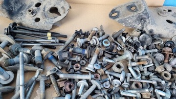 БОЛТЫ КУЗОВА MUSTANG VI, ВНУТРЕННЯЯ ПОДВЕСКА