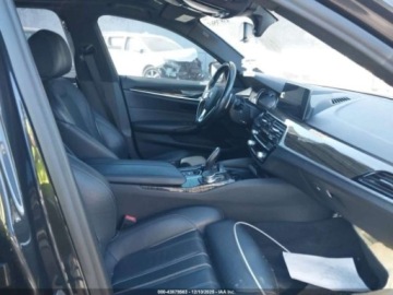 BMW Seria 5 G30-G31 2018 BMW Seria 5 2018 BMW 530I 2.0 Benzyna 248KM, zdjęcie 5