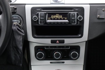 Volkswagen Passat B7 Variant 1.6 TDI CR DPF BlueMotion 105KM 2012 VW Passat 1.6 TDI, VAT 23%, Klima, Parktronic,ALU, zdjęcie 12