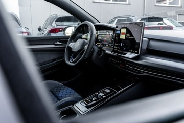 Volkswagen Golf VIII R Facelifting 2.0 TSI 333KM 2025 Volkswagen Golf Variant R 2.0 TSI 4Motion 333 KM, zdjęcie 13