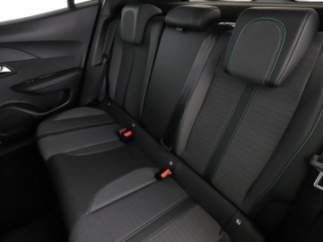 Peugeot 2008 II SUV 1.2 PureTech 100KM 2022 Peugeot 2008 klima auto kamera i czujniki, zdjęcie 16