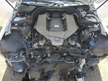 Mercedes Klasa C W205 2013 Mercedes-Benz Klasa C 63 AMG 2013 6.2l 6.2 Benzyna 451KM, zdjęcie 6