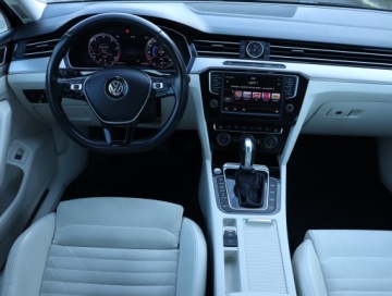 Volkswagen Passat B8 Variant 2.0 TDI BlueMotion SCR 190KM 2016 VW Passat 2.0 TDI, Salon Polska, 187 KM, Automat, zdjęcie 6