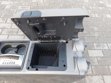 LOKETNÍ OPĚRKA TUNEL CENTRÁLNÍ MŘÍŽKA VENTILACE ZADNÍ HUMMER H2 6.0 V8