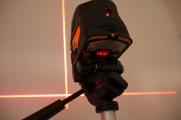 Многолинейный лазер CROSS 5.2 для определения уклонов, самовыравнивающийся