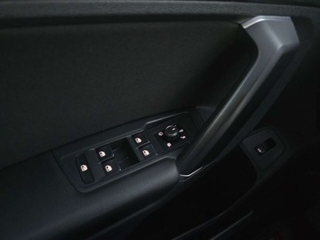 Volkswagen Tiguan II SUV 2.0 TSI 180KM 2018 Volkswagen Tiguan 2.0TSI 180KM 4x4 DSG R-Line Pakiety: Drogowy Plus - Prem, zdjęcie 8