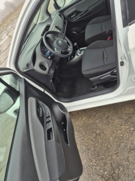 Toyota Yaris III Hatchback 5d Facelifting Hybrid 100KM 2015 Toyota Yaris Hybrid, zdjęcie 5