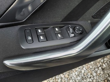 Peugeot 2008 I SUV Facelifting 1.2 PureTech 110KM 2016 Peugeot 2008 Lift Navi Klimatronik Sensor PDC Alu Serwis 1.2 Benzyna 110KM, zdjęcie 7