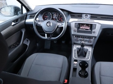 Volkswagen Passat B8 Variant 1.6 TDI BlueMotion SCR 120KM 2016 VW Passat 1.6 TDI, Salon Polska, Klima, zdjęcie 6