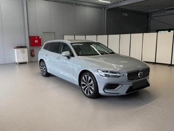 Volvo V60 II  Kombi Plug-In Facelifting 2.0 T6 350KM 2025 VOLVO V60 T6 AWD Plug-In Hybrid Plus Bright Combi 2.0(350KM) 2025, zdjęcie 1