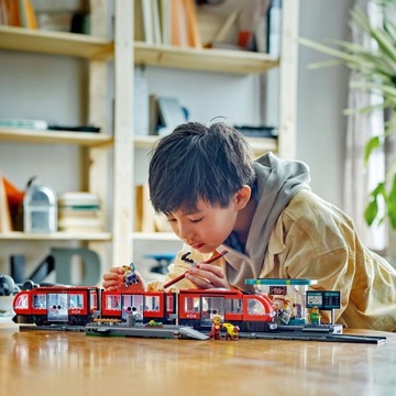 LEGO CITY 60423 TRAMWAJ MIEJSKI ZE STACJĄ PREZENT