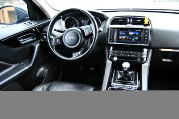 Jaguar F-Pace SUV 2.0 i4D 180KM 2016 Jaguar F-PACE Skóra, NAVI, Kamera, Nowe opony, zdjęcie 5