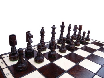 Резные деревянные шахматные фигуры 48х48.