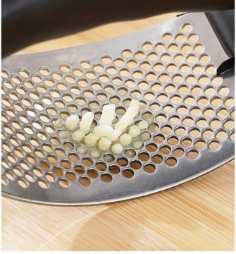 ЧЕСНОЧНАЯ ДАВИЛКА, ДРОБИЛКА, СОКОВЫЖИВАТЕЛЬНАЯ МАШИНА